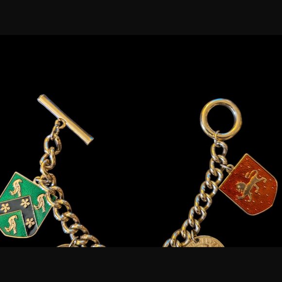 Gold Tone International Coin And Crest Charm Bracelet Size 7 - Picture 6 of 7